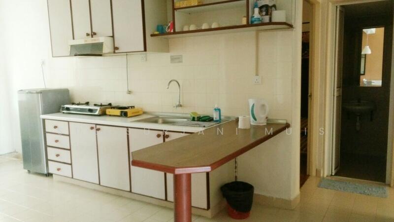 Pangsapuri untuk Dijual di Bayu Emas Apartments - Sue Surjani Muis - Kitchen - PropertyGuru.com.my
