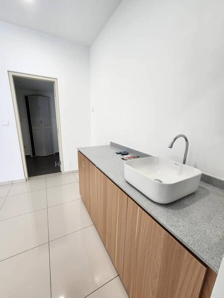 Dry Kitchen