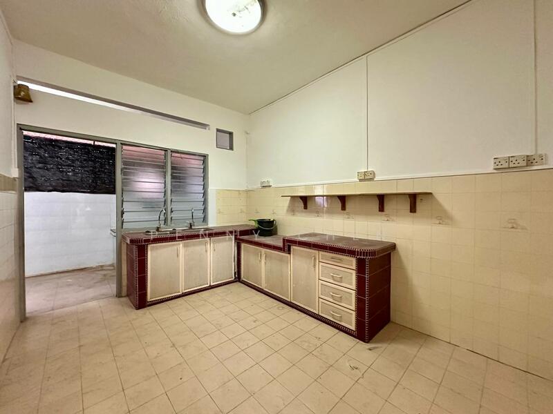 Dry Kitchen
