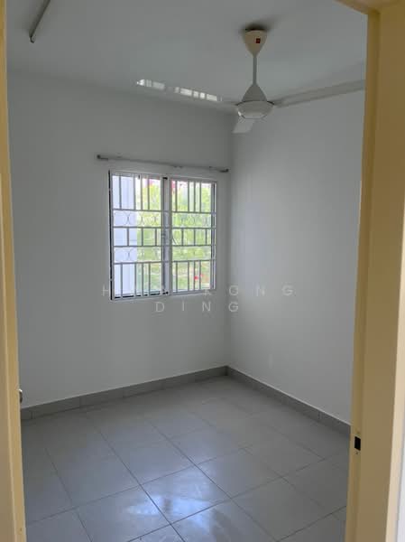 Pangsapuri untuk Dijual di Seri Intan Apartment - Hwa Kong Ding - Bedroom - PropertyGuru.com.my