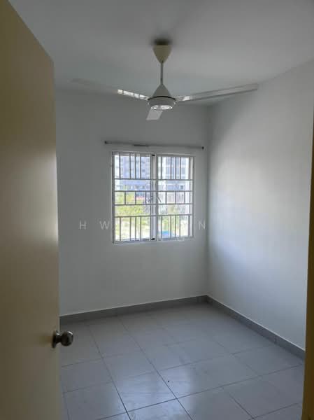 Pangsapuri untuk Dijual di Seri Intan Apartment - Hwa Kong Ding - Bedroom - PropertyGuru.com.my