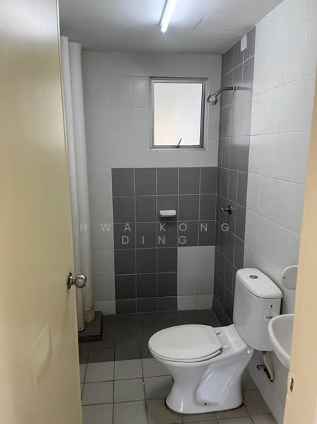 Pangsapuri untuk Dijual di Seri Intan Apartment - Hwa Kong Ding - Bathroom - PropertyGuru.com.my