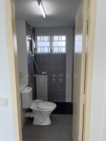 Pangsapuri untuk Dijual di Seri Intan Apartment - Hwa Kong Ding - Bathroom - PropertyGuru.com.my