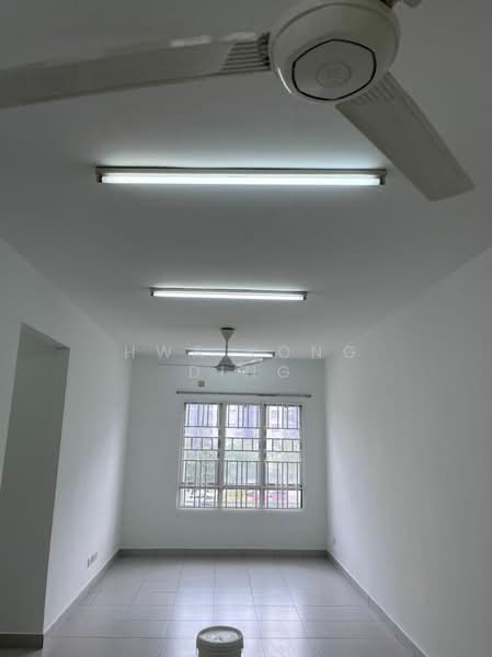 Pangsapuri untuk Dijual di Seri Intan Apartment - Hwa Kong Ding - Living Room - PropertyGuru.com.my