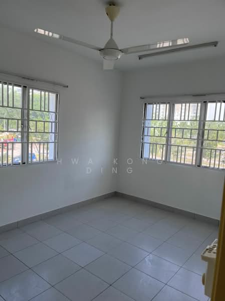 Pangsapuri untuk Dijual di Seri Intan Apartment - Hwa Kong Ding - Bedroom - PropertyGuru.com.my