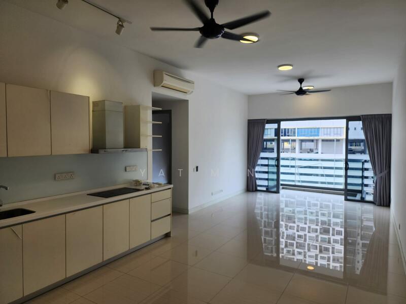 Living & dining area at Reflection 