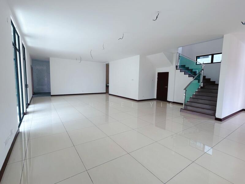 Living Room & Dining Area