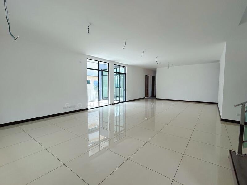 Living Room & Dining Area