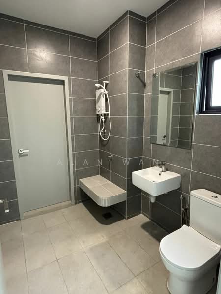 Sejati Lakeside 2 untuk Untuk Disewa - RM 5,500 /bulan, Mac 2026 - Bathroom - PropertyGuru.com.my
