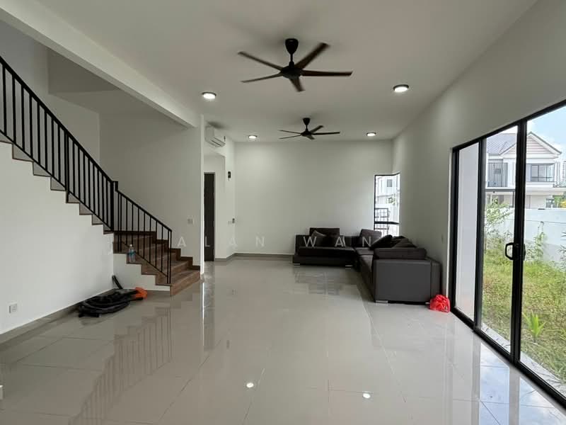 Sejati Lakeside 2 untuk Untuk Disewa - RM 5,500 /bulan, Mac 2026 - Living Room - PropertyGuru.com.my