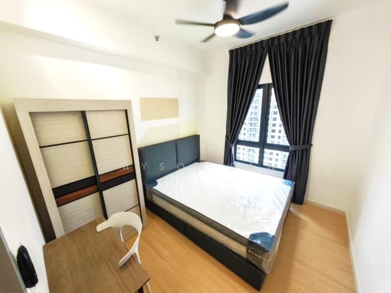 Middle Bedroom