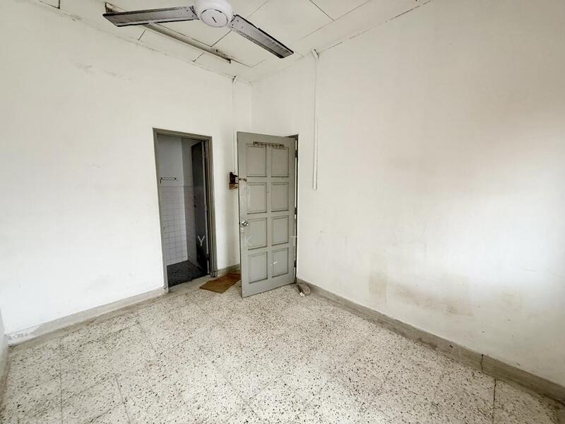 1-storey Terraced House for Sale in Taman Pelangi (Johor Bahru) - Yik Tat - Bedroom - PropertyGuru.com.my