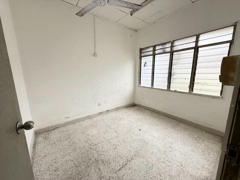 1-storey Terraced House for Sale in Taman Pelangi (Johor Bahru) - Yik Tat - Bedroom - PropertyGuru.com.my
