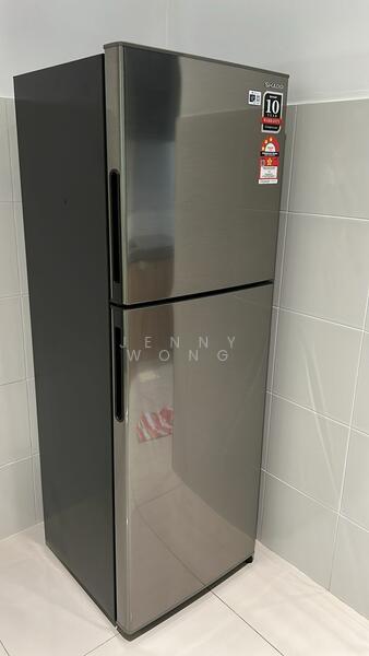 Refrigerator 