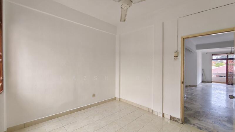 2nd bedroom