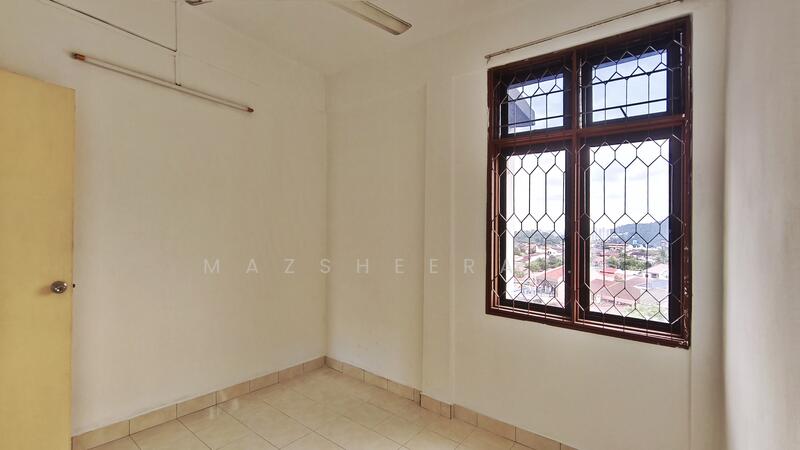 2nd bedroom
