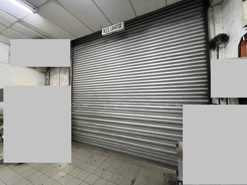Rear Roller Shutter