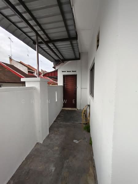 Rumah Teres 1-Tingkat untuk Dijual di Taman Muhibbah (Kluang) - Chin Wei Lim - Exterior - PropertyGuru.com.my