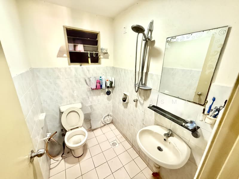 Condominium for Sale at Bayu Tasik 1 - SHAH REZA SASMAT - Bathroom - PropertyGuru.com.my