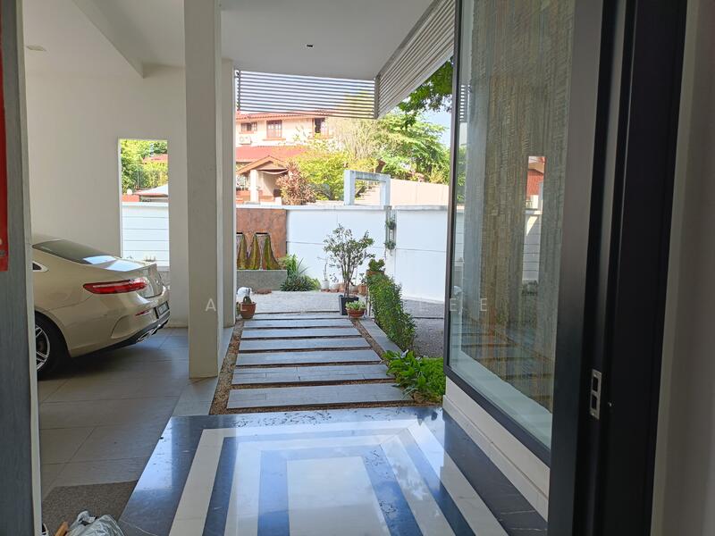 Rumah Banglo untuk Dijual di Damansara Jaya (Petaling Jaya) - Alicia Lee - Entrance - PropertyGuru.com.my