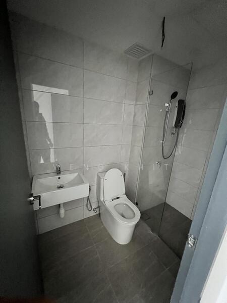Service Residence for Sale at Altris Residences @ The Quartz WM - Weng Khit - Bathroom - PropertyGuru.com.my
