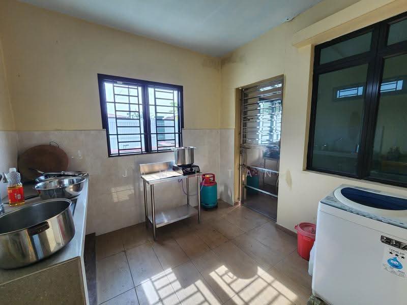 2-storey Terraced House for Sale in Taman Bukit Tiram (Ulu Tiram) - Jamie Tan - Kitchen - PropertyGuru.com.my