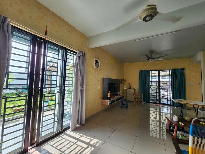 2-storey Terraced House for Sale in Taman Bukit Tiram (Ulu Tiram) - Jamie Tan - Living Room - PropertyGuru.com.my