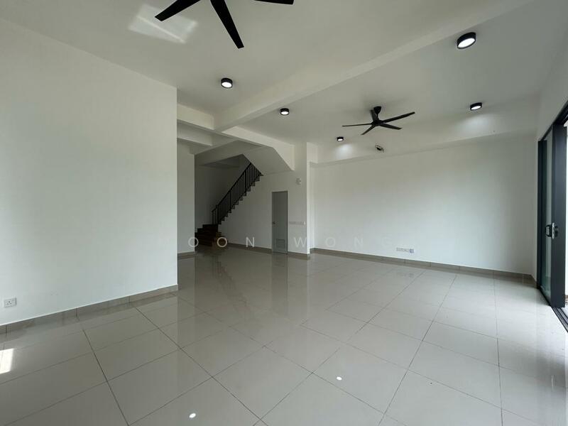 Rumah Berkembar untuk Dijual di Cyber 10 (Cyberjaya) - Moon Wong - Living Room - PropertyGuru.com.my