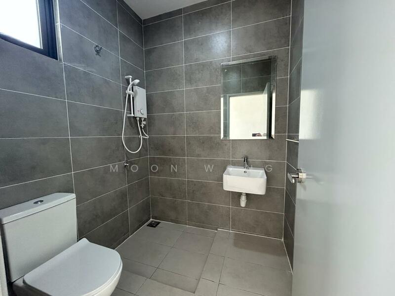 Rumah Berkembar untuk Dijual di Cyber 10 (Cyberjaya) - Moon Wong - Bathroom - PropertyGuru.com.my