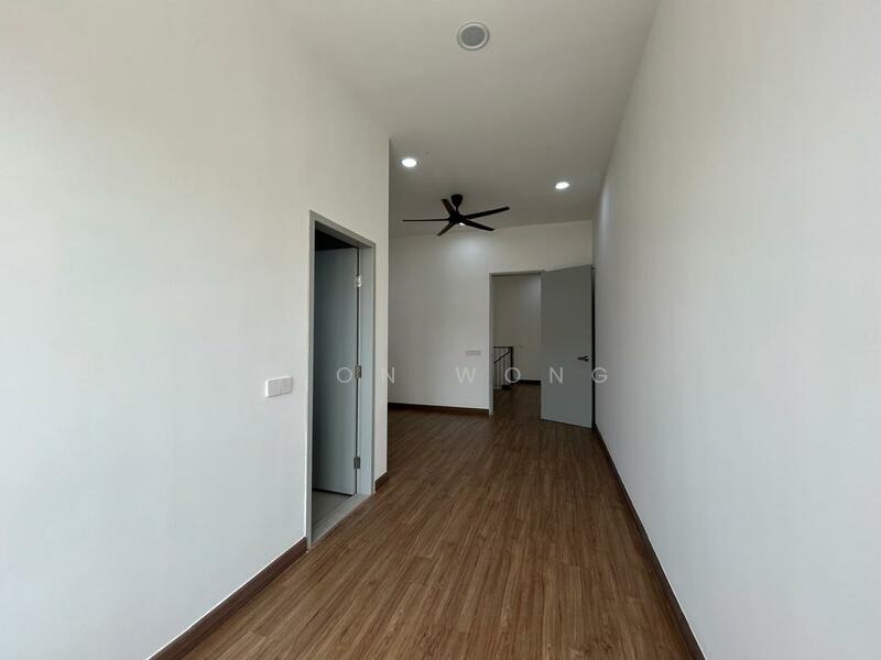 Rumah Berkembar untuk Dijual di Cyber 10 (Cyberjaya) - Moon Wong - Corridor - PropertyGuru.com.my