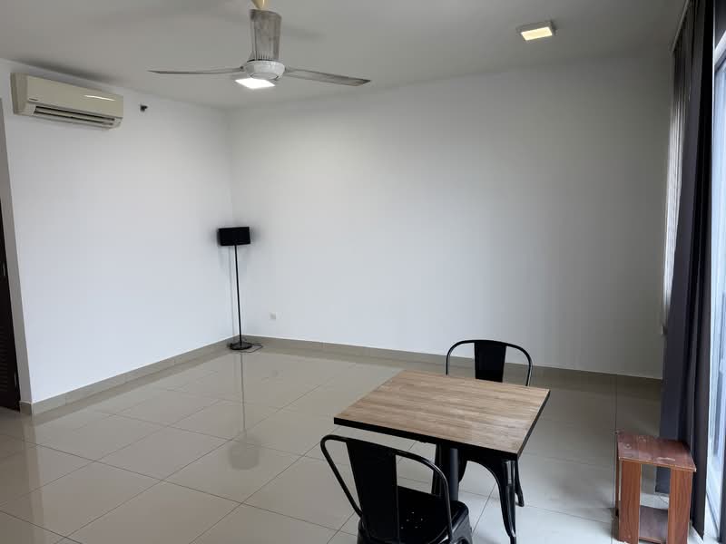 Servis Apartment untuk Dijual di Trefoil @ Setia City - N C Ng - Living Room - PropertyGuru.com.my