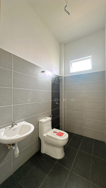 Rumah Teres 1-Tingkat untuk Dijual di Taman Merlimau Emas (Merlimau) - Mii Ong - Bathroom - PropertyGuru.com.my