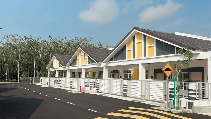 Rumah Teres 1-Tingkat untuk Dijual di Taman Merlimau Emas (Merlimau) - Mii Ong - Exterior - PropertyGuru.com.my