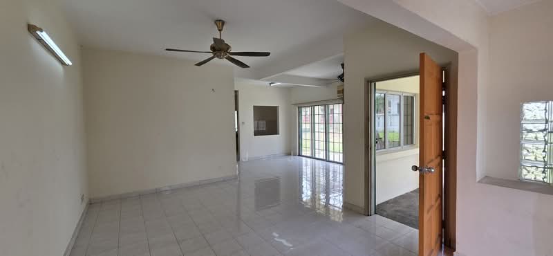 Terraced House for Sale in Kota Kemuning (Shah Alam) - J J - Living Room - PropertyGuru.com.my