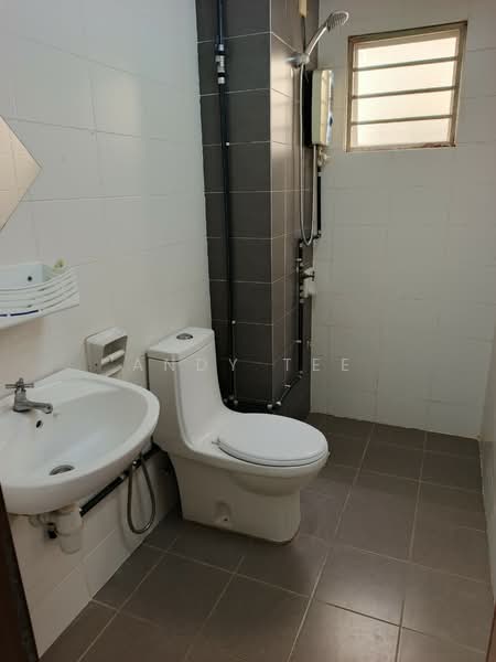 2nd Bathroom