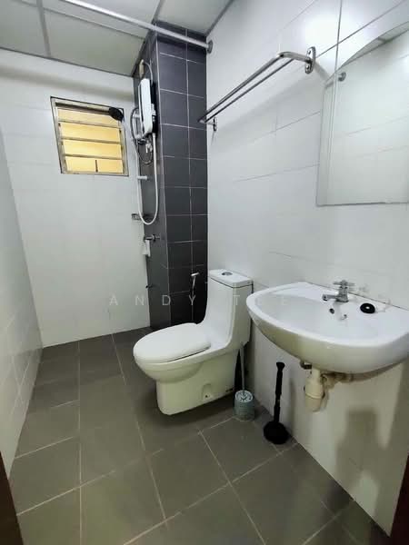 Servis Apartment untuk Disewa di Alam Idaman - Andy Tee - Master Bathroom - PropertyGuru.com.my