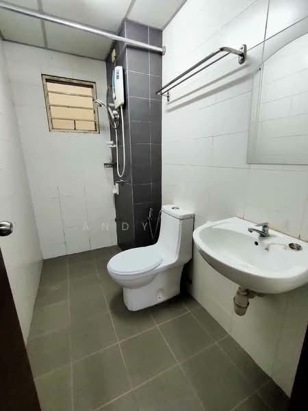Servis Apartment untuk Disewa di Alam Idaman - Andy Tee - 2nd Bathroom - PropertyGuru.com.my