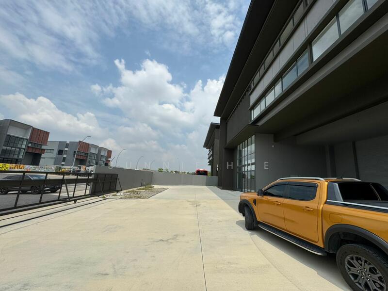 Semi-D Factory for Rent in Sungai Buloh (Selangor) - Sunnie Hue - Exterior - PropertyGuru.com.my
