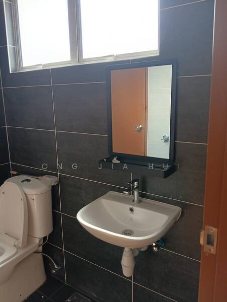 Rumah Teres 2-Tingkat untuk Disewa di Bandar Springhill (Jimah) - Ong Jia Hui - Bathroom - PropertyGuru.com.my