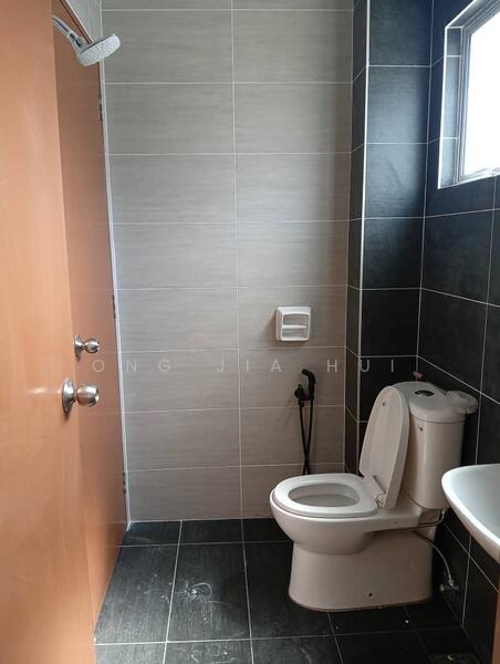 Rumah Teres 2-Tingkat untuk Disewa di Bandar Springhill (Jimah) - Ong Jia Hui - Bathroom - PropertyGuru.com.my