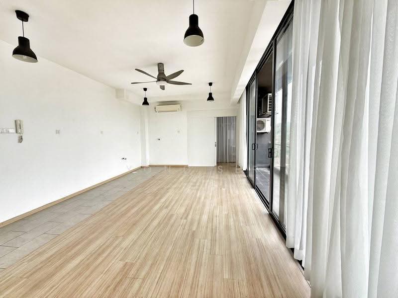 Kediaman Servis untuk Dijual di Cube 8 Teens - Yong Ser - Living Room - PropertyGuru.com.my