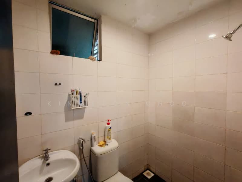 Kediaman Servis untuk Dijual di Diamond Regency - Kingston Choo - Bathroom - PropertyGuru.com.my