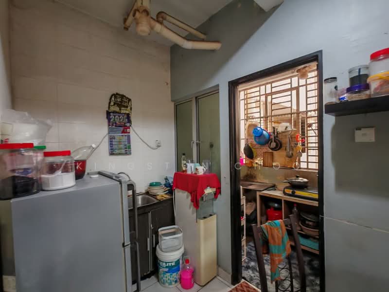 Kediaman Servis untuk Dijual di Diamond Regency - Kingston Choo - Kitchen - PropertyGuru.com.my