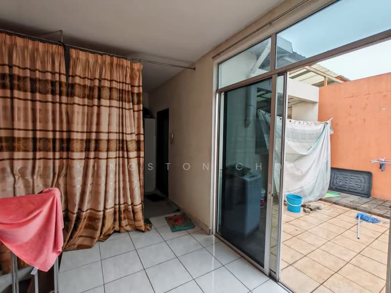 Kediaman Servis untuk Dijual di Diamond Regency - Kingston Choo - Balcony - PropertyGuru.com.my