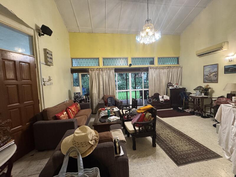 Living Room with very high ceiling