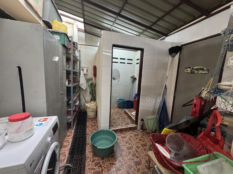wet kitchen/yard toilet