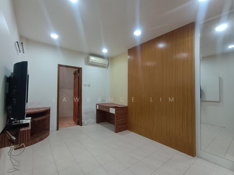 3-storey Terraced House for Sale in Taman Laksamana Cheng Ho (Melaka City) - Lawrance Lim - Bedroom - PropertyGuru.com.my