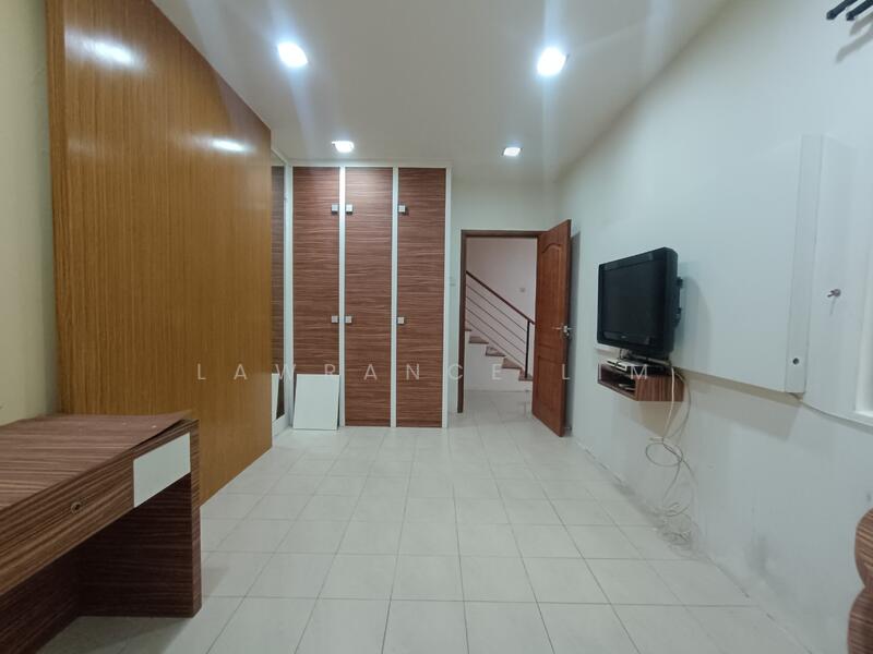 3-storey Terraced House for Sale in Taman Laksamana Cheng Ho (Melaka City) - Lawrance Lim - Living Room - PropertyGuru.com.my