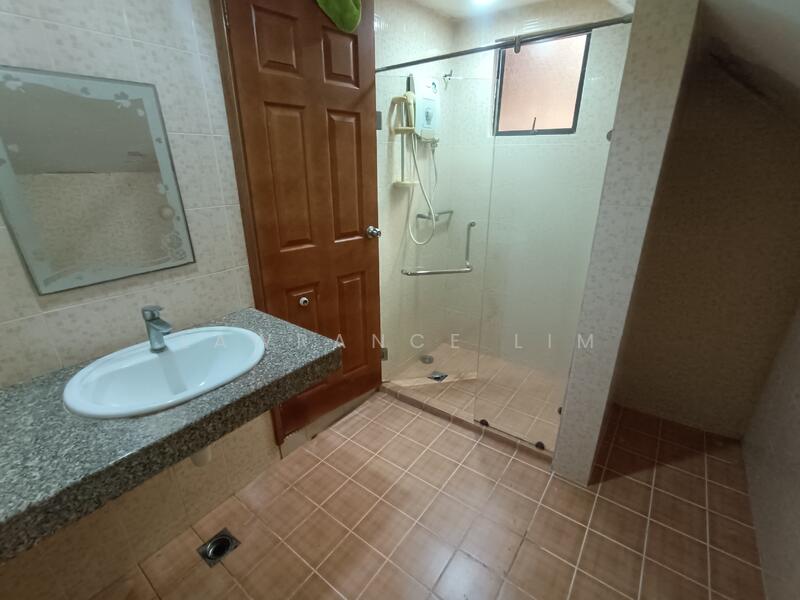 3-storey Terraced House for Sale in Taman Laksamana Cheng Ho (Melaka City) - Lawrance Lim - Bathroom - PropertyGuru.com.my