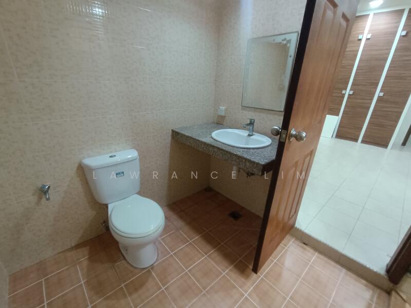 3-storey Terraced House for Sale in Taman Laksamana Cheng Ho (Melaka City) - Lawrance Lim - Bathroom - PropertyGuru.com.my